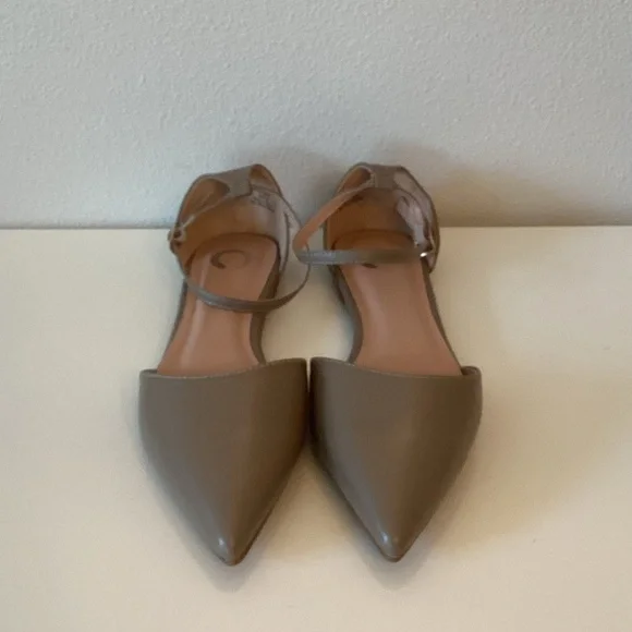 New WB Journee Collection Elegant Tan Women's Flats - Picture 5 of 5